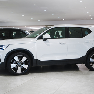 Volvo XC40 2.0 T4 Momentum FWD