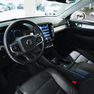 Volvo XC40 2.0 T4 Momentum FWD