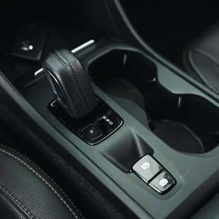 Volvo XC40 2.0 T4 Momentum FWD