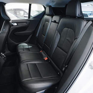 Volvo XC40 2.0 T4 Momentum FWD