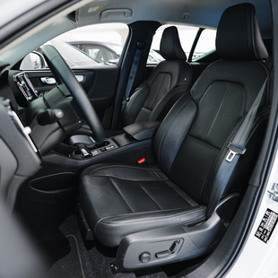 Volvo XC40 2.0 T4 Momentum FWD