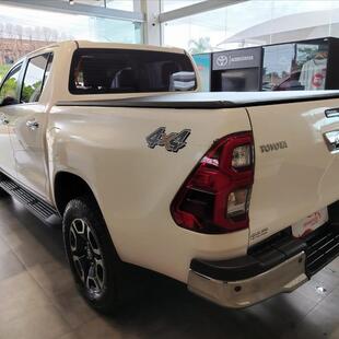 Toyota HILUX 2.8 D-4D TURBO DIESEL CD SRX 4X4 AUTOMÁTICO