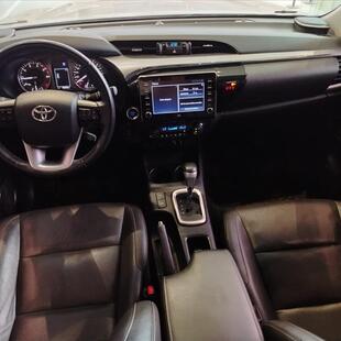 Toyota HILUX 2.8 D-4D TURBO DIESEL CD SRX 4X4 AUTOMÁTICO