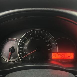 Nissan MARCH 1.6 SL 16V FLEX 4P XTRONIC