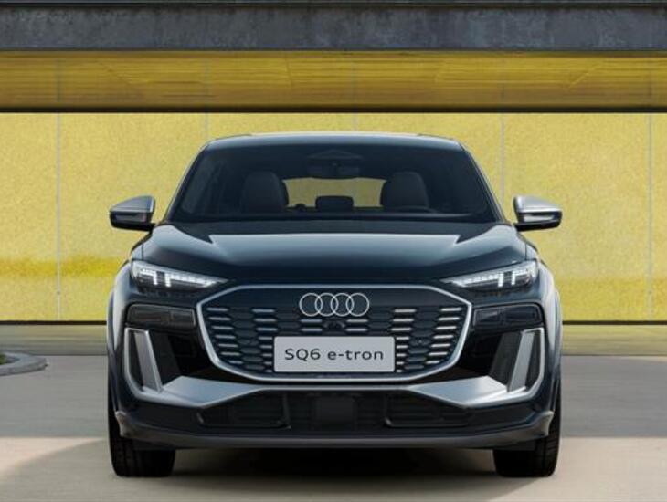 galeria SQ6 E-TRON