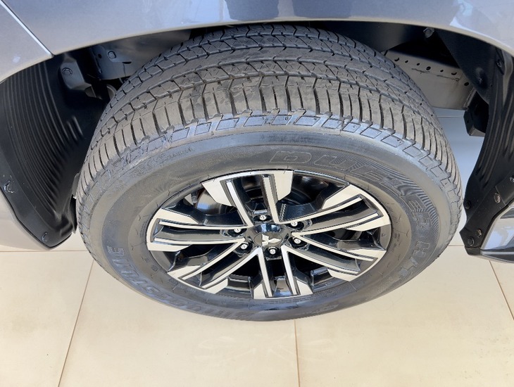 galeria PAJERO SPORT