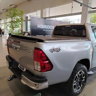 Toyota HILUX 2.8 D-4D TURBO DIESEL CD SRV 4X4 AUTOMÁTICO