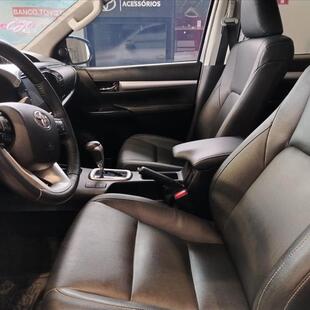 Toyota HILUX 2.8 D-4D TURBO DIESEL CD SRV 4X4 AUTOMÁTICO