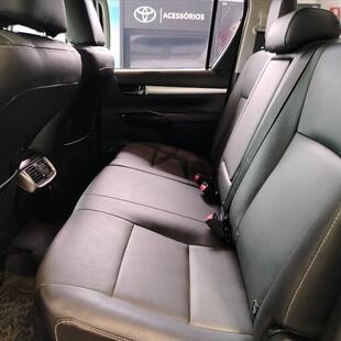Toyota HILUX 2.8 D-4D TURBO DIESEL CD SRX 4X4 AUTOMÁTICO