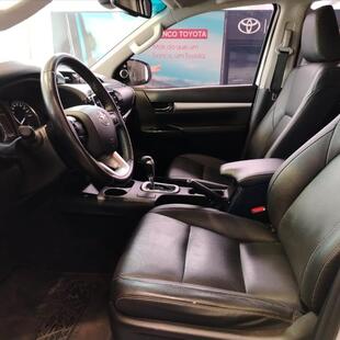 Toyota HILUX 2.8 D-4D TURBO DIESEL CD SRX 4X4 AUTOMÁTICO