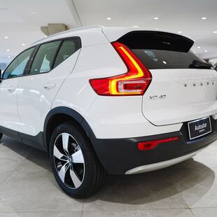 Volvo XC40 2.0 T4 Momentum FWD