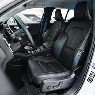 Volvo XC40 2.0 T4 Momentum FWD