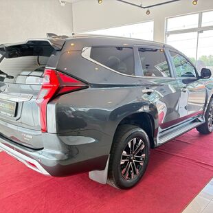 Mitsubishi .PAJERO SPORT HPE-S 2.4 4x4 Diesel Aut Pajero Sport HPE-S 2.4 4x4 Diesel Aut