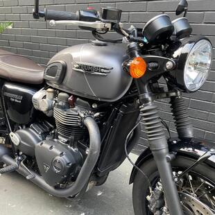 Triumph Bonneville T120 Black
