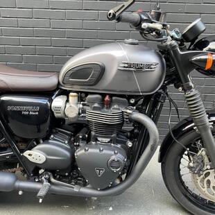 Triumph Bonneville T120 Black