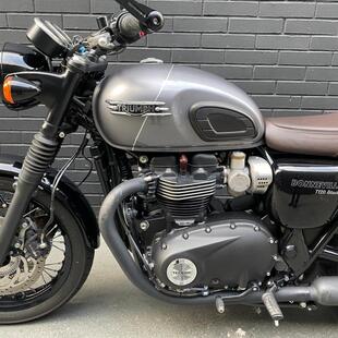 Triumph Bonneville T120 Black