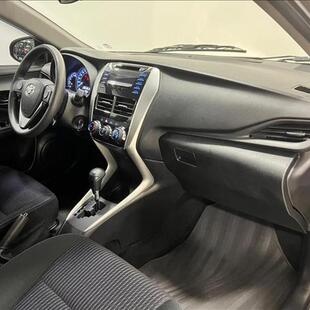 Toyota YARIS 1.5 16V Sedan XL Live