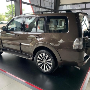 Mitsubishi PAJERO 3.2 HPE 4X4 7 LUGARES 16V TURBO INTERCOOLER DIESEL 4P AUTOMÁTICO