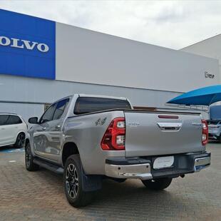 Toyota HILUX 2.8 D-4D TURBO DIESEL CD SRX 4X4 AUTOMÁTICO