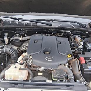 Toyota HILUX 2.8 D-4D TURBO DIESEL CD SRX 4X4 AUTOMÁTICO