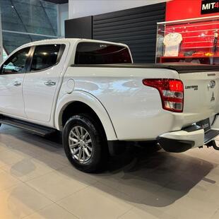Mitsubishi L200 TRITON 2.4 16V TURBO DIESEL SPORT HPE-S CD 4P 4X4 AUTOMÁTICO