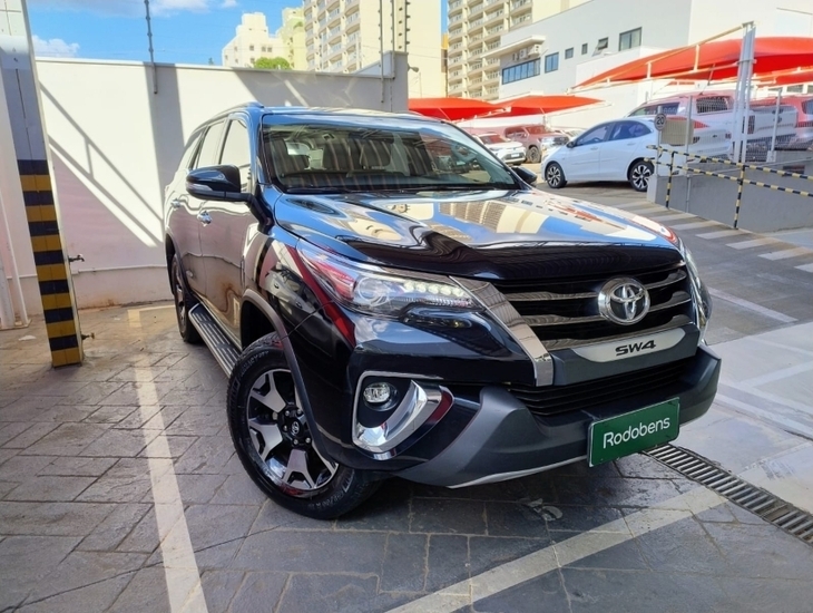 galeria HILUX SW4