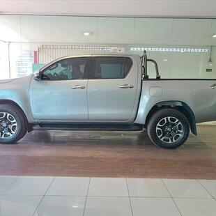 Toyota HILUX 2.8 D-4D TURBO DIESEL CD SRV 4X4 AUTOMÁTICO