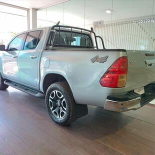 Toyota HILUX 2.8 D-4D TURBO DIESEL CD SRV 4X4 AUTOMÁTICO