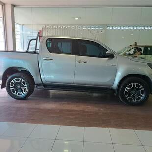 Toyota HILUX 2.8 D-4D TURBO DIESEL CD SRV 4X4 AUTOMÁTICO
