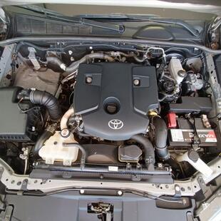 Toyota HILUX 2.8 D-4D TURBO DIESEL CD SRV 4X4 AUTOMÁTICO