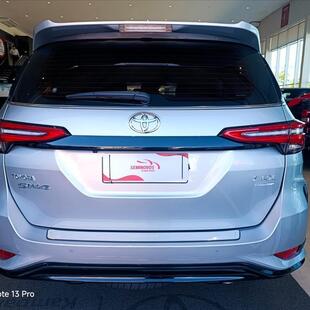 Toyota HILUX SW4 2.8 D-4D TURBO DIESEL SRX PLATINUM 7L 4X4 AUTOMÁTICO