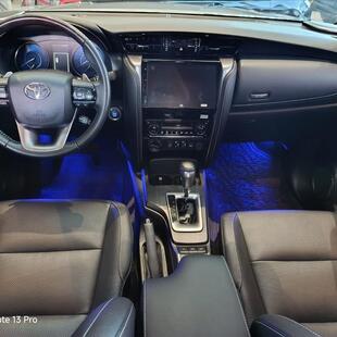 Toyota HILUX SW4 2.8 D-4D TURBO DIESEL SRX PLATINUM 7L 4X4 AUTOMÁTICO