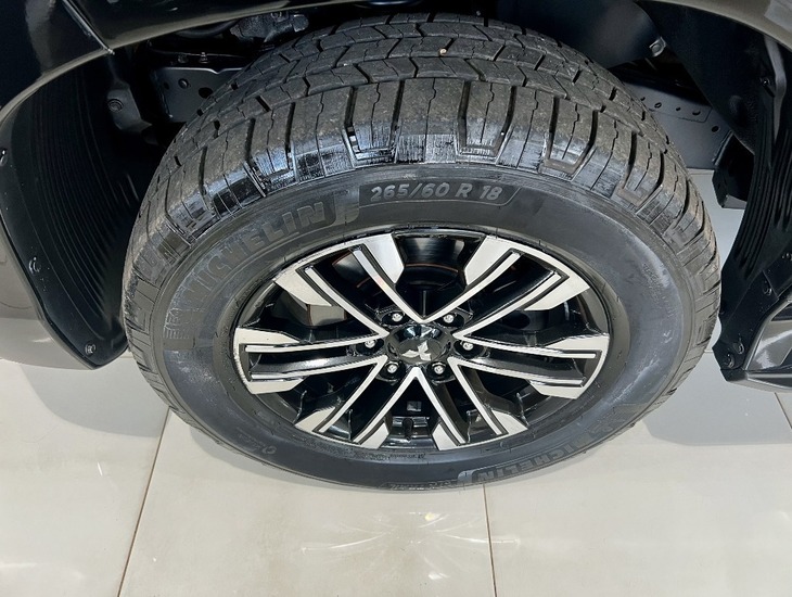 galeria PAJERO SPORT