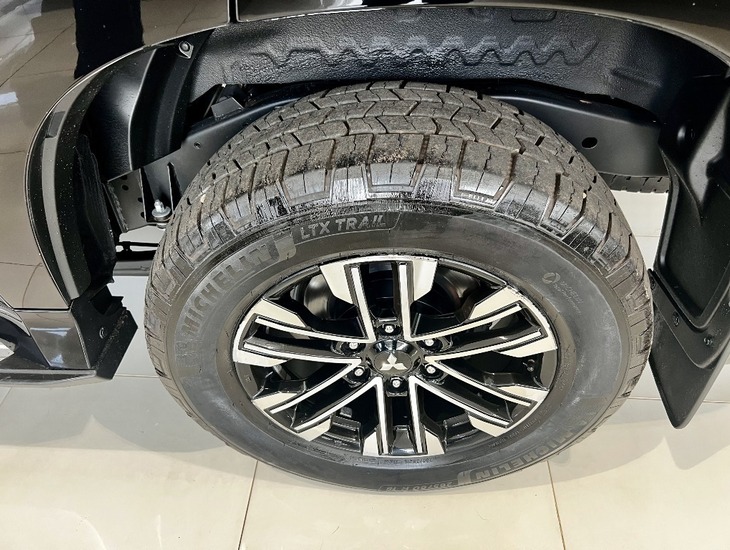 galeria PAJERO SPORT