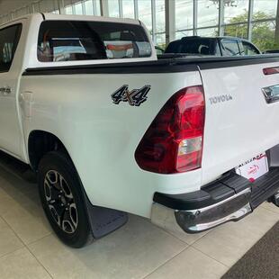 Toyota HILUX 2.8 D-4D TURBO DIESEL CD SRV 4X4 AUTOMÁTICO