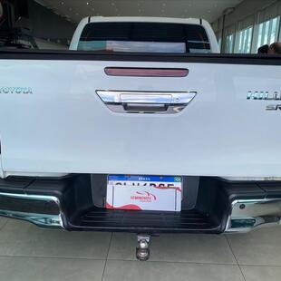 Toyota HILUX 2.8 D-4D TURBO DIESEL CD SRV 4X4 AUTOMÁTICO