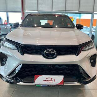 Toyota HILUX SW4 2.8 D-4D TURBO DIESEL DIAMOND 7L 4X4 AUTOMÁTICO