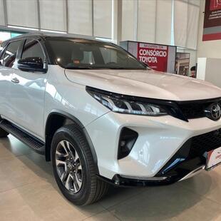 Toyota HILUX SW4 2.8 D-4D TURBO DIESEL DIAMOND 7L 4X4 AUTOMÁTICO