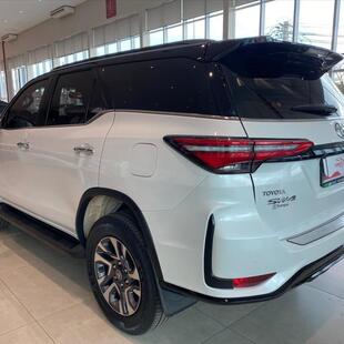 Toyota HILUX SW4 2.8 D-4D TURBO DIESEL DIAMOND 7L 4X4 AUTOMÁTICO