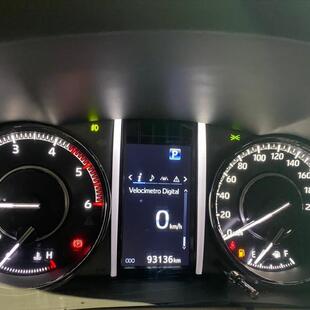 Toyota HILUX SW4 2.8 D-4D TURBO DIESEL DIAMOND 7L 4X4 AUTOMÁTICO