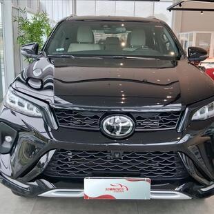 Toyota HILUX SW4 2.8 D-4D TURBO DIESEL DIAMOND 7L 4X4 AUTOMÁTICO