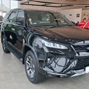 Toyota HILUX SW4 2.8 D-4D TURBO DIESEL DIAMOND 7L 4X4 AUTOMÁTICO