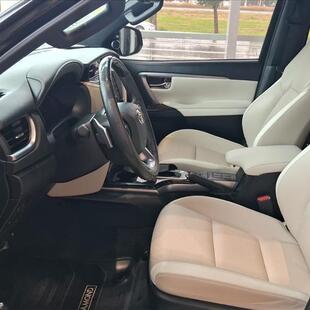 Toyota HILUX SW4 2.8 D-4D TURBO DIESEL DIAMOND 7L 4X4 AUTOMÁTICO