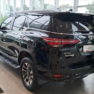 Toyota HILUX SW4 2.8 D-4D TURBO DIESEL DIAMOND 7L 4X4 AUTOMÁTICO