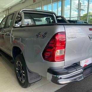 Toyota HILUX 2.8 D-4D TURBO DIESEL CD SRV 4X4 AUTOMÁTICO
