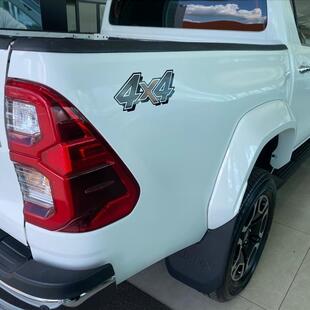 Toyota HILUX 2.8 D-4D TURBO DIESEL CD SRX PLUS 4X4 AUTOMÁTICO