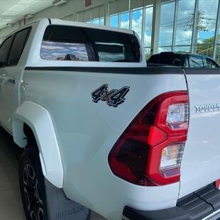Toyota HILUX 2.8 D-4D TURBO DIESEL CD SRX PLUS 4X4 AUTOMÁTICO
