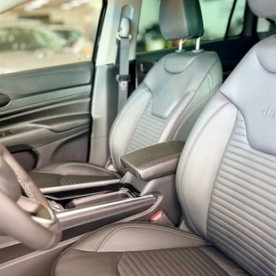 Jeep COMMANDER 1.3 T270 TURBO FLEX LONGITUDE AT6