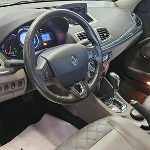 Renault FLUENCE 2.0 PRIVILÉGE 16V FLEX 4P AUTOMÁTICO
