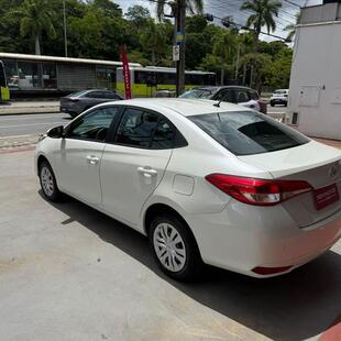 Toyota YARIS 1.5 16V FLEX SEDAN XL LIVE MULTIDRIVE